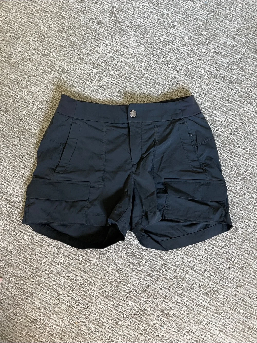 Athleta dark Gray trek shorts. Size 6